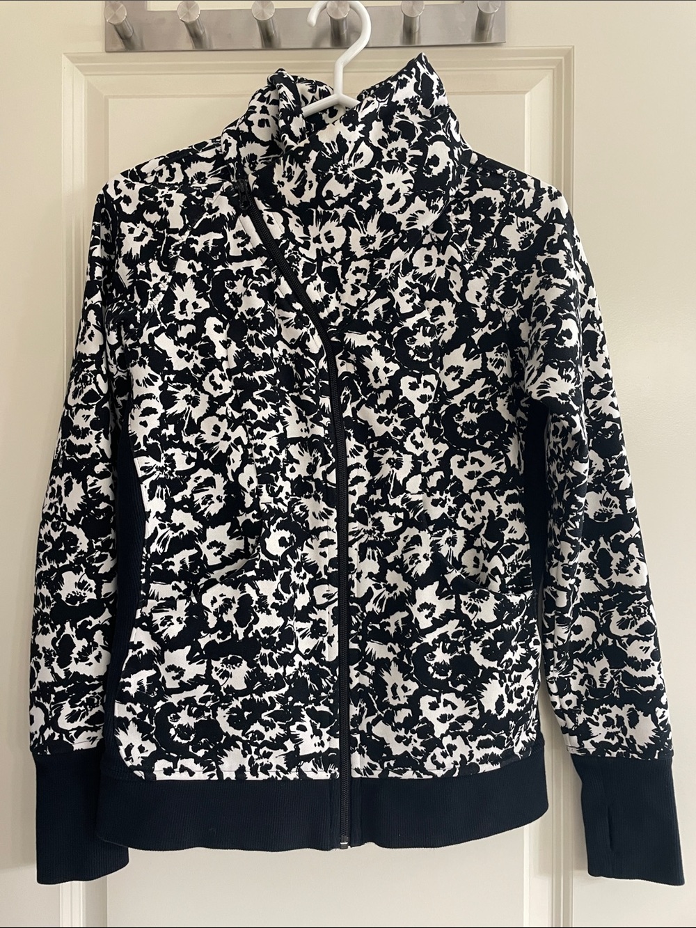 Lululemon black and white scuba zip
